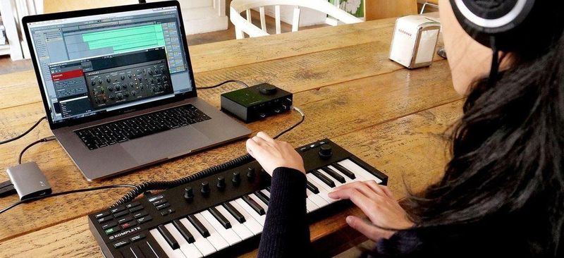 Native Instruments Komplete Kontrol M32 - Keyboard, MIDI controller