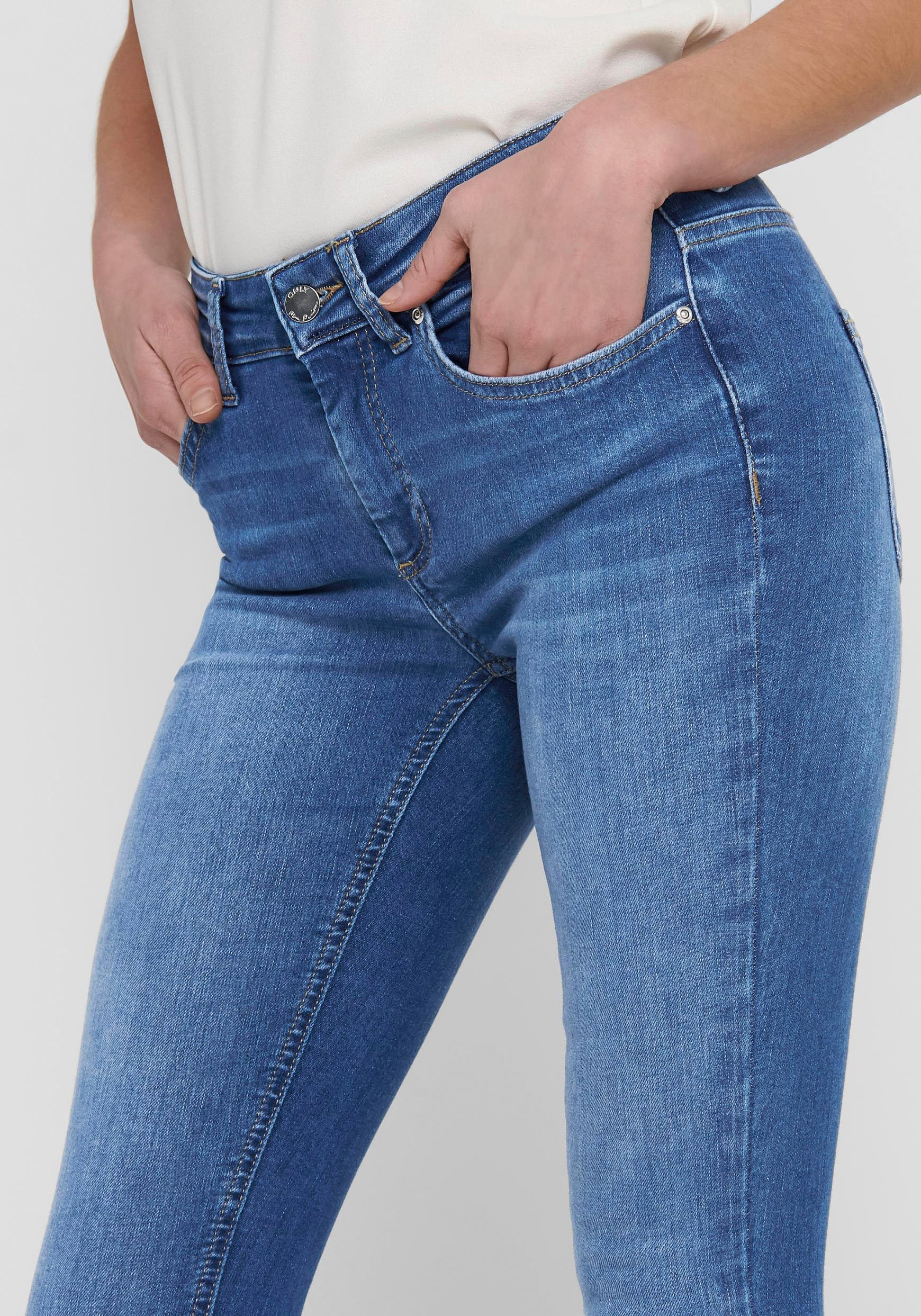 ONLY Skinny-fit-Jeans »ONLBLUSH – Skinny Fit Jeans mit extra engem Schnitt«, Abriebeffekte, modisch, skinny fit, Eingrifftaschen, unifarben
