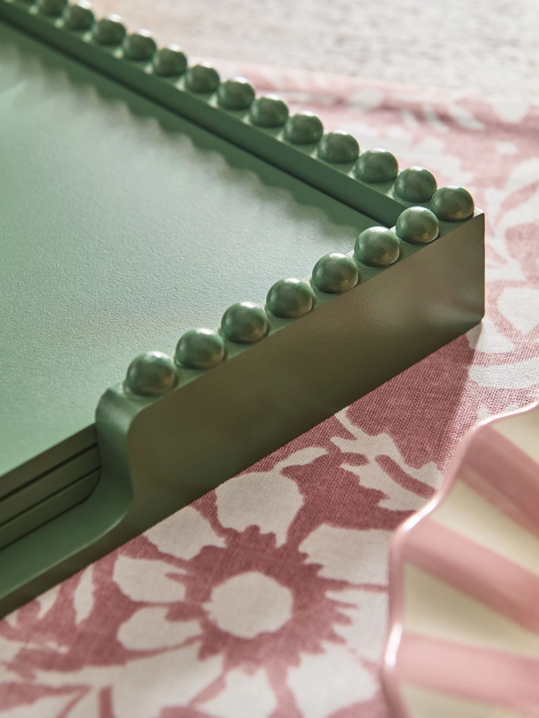 Set of 4 Bobbin Wooden Placemats in Holder