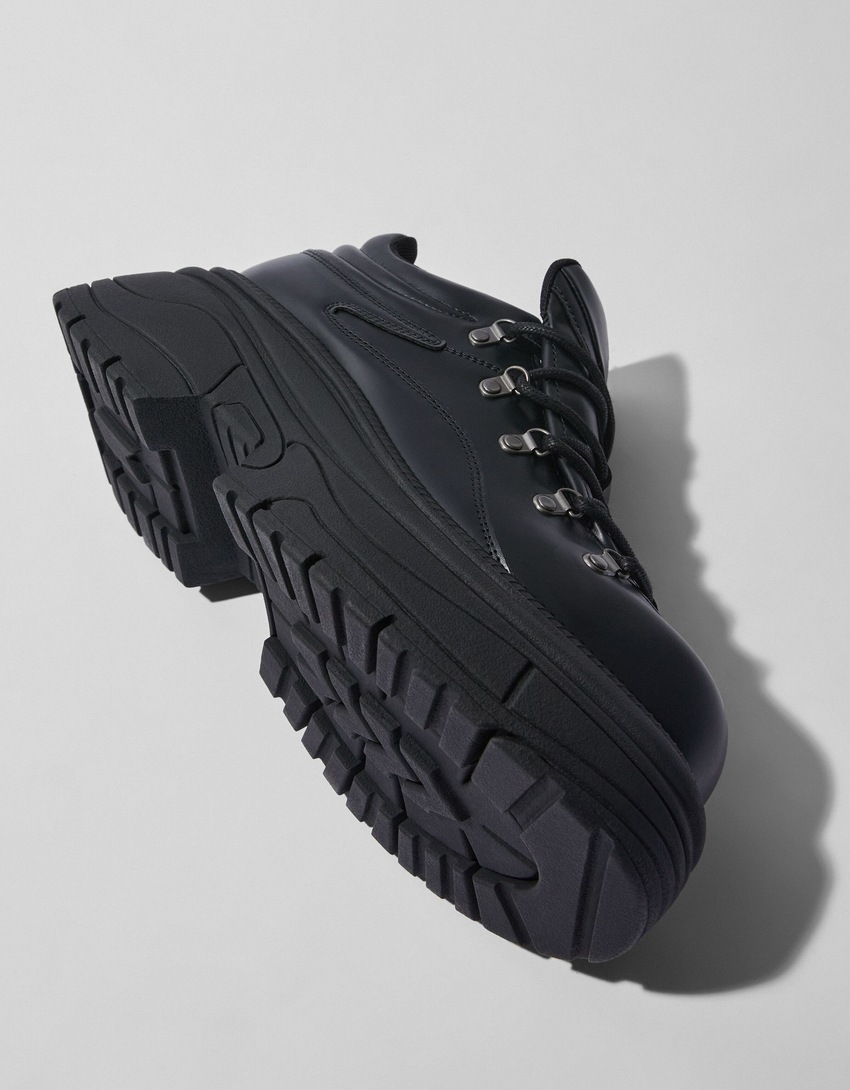 Sapatos masculinos com solado grosso