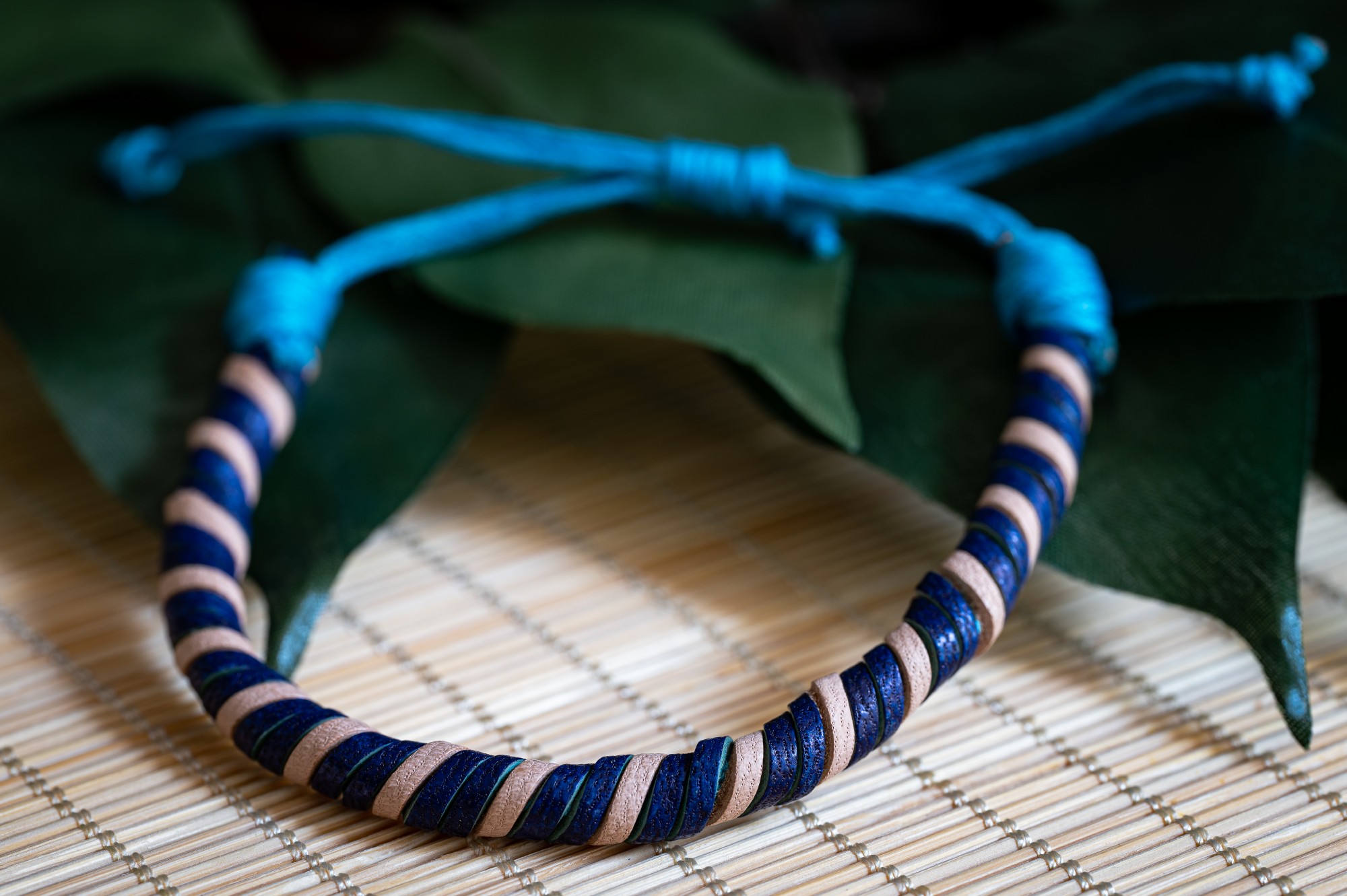 Armband gedreht, Leder, blau, natur günstig bestellen