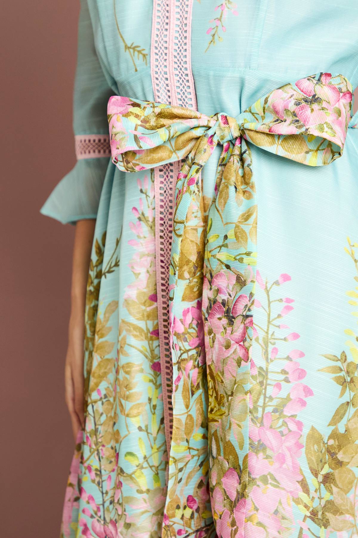 Coast Robe Midi À Manches 3/4 Avec Imprimé Placé Et Finitions En Dentelle