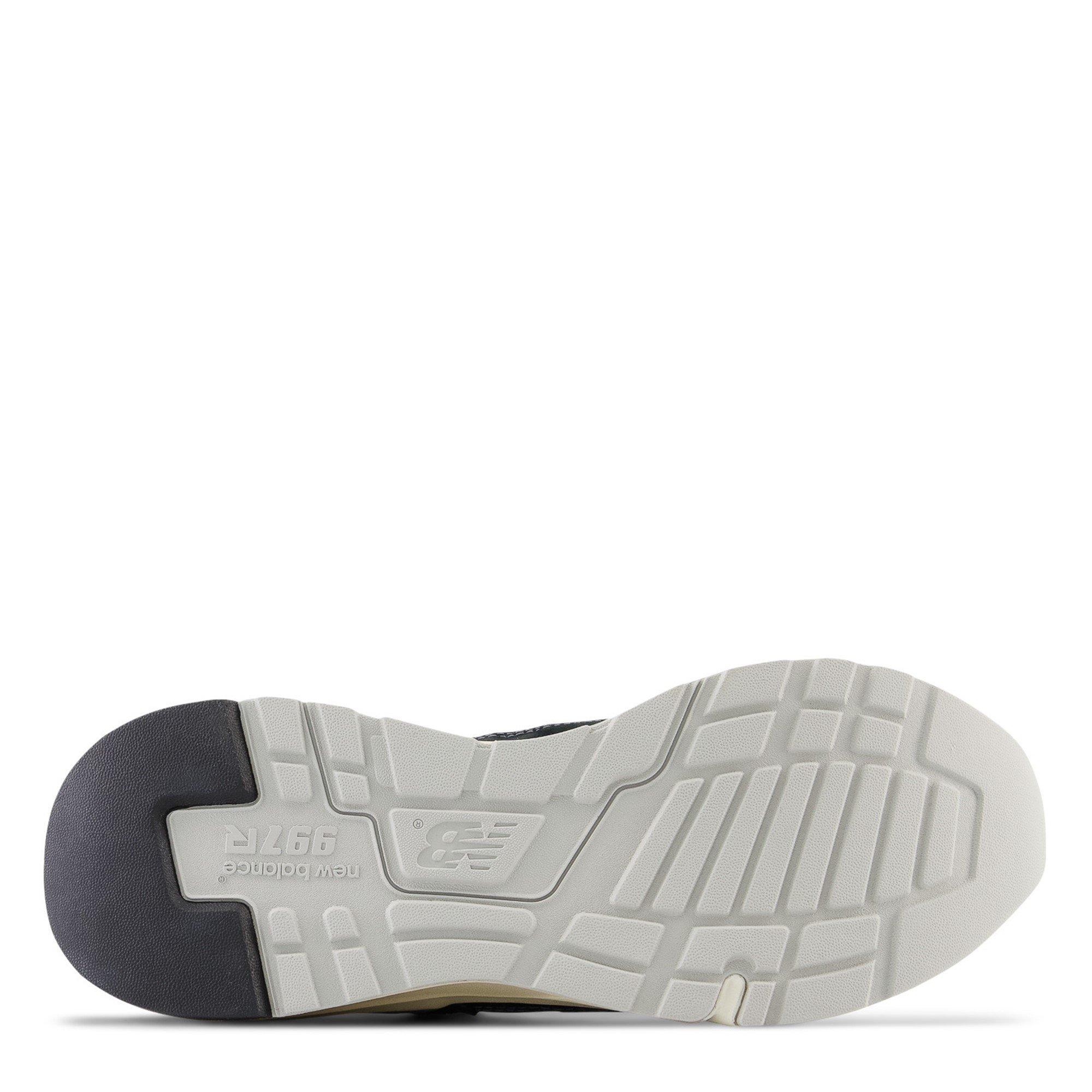 New Balance 977R Trainers