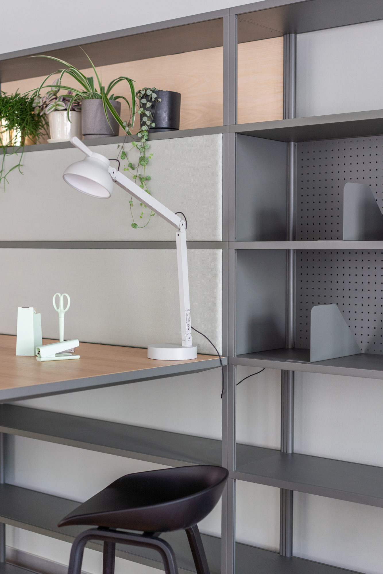 Barkruk AAS32 75 cm zwart gelakt eiken onderstel black