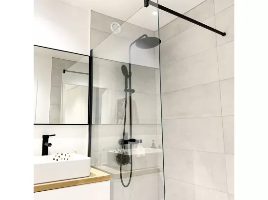 Kissy colonne de douche noire avec thermostatique - Essebagno