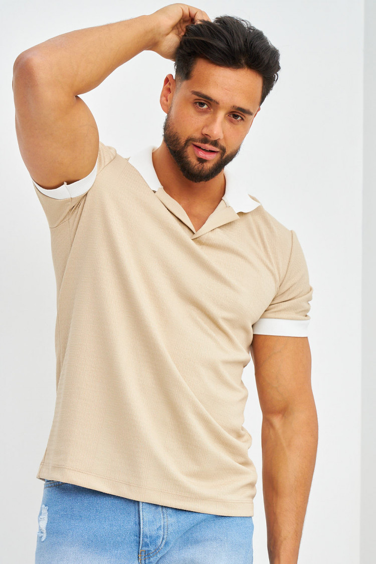 Polo beige à détails blanc
