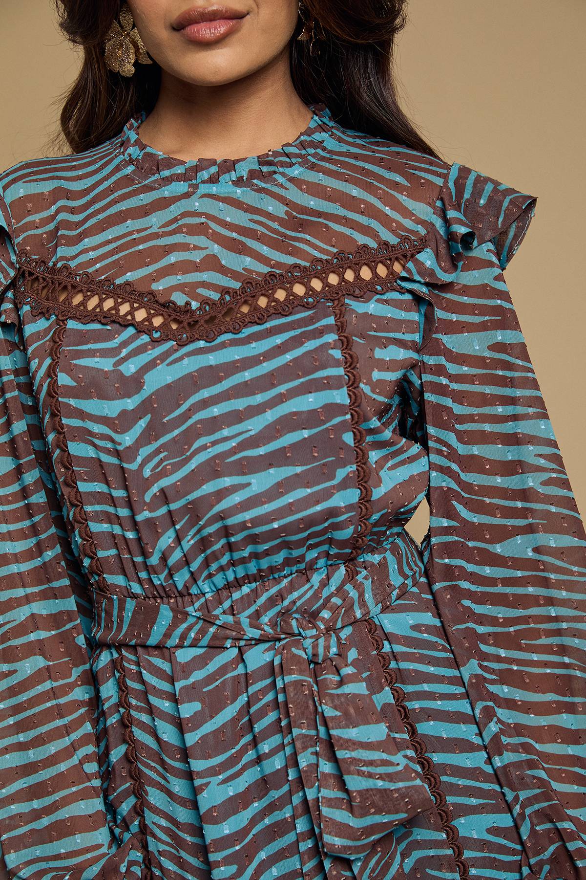 Oasis Robe Midi Petite En Mousseline Dobby Imprimée Avec Ceinture À La Taille