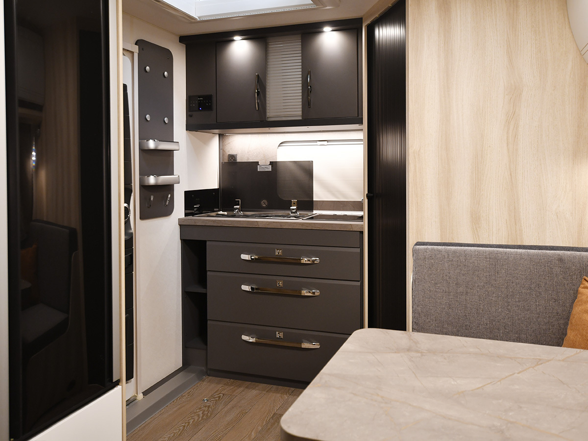 Hobby De Luxe 460 SL 2026 caravan