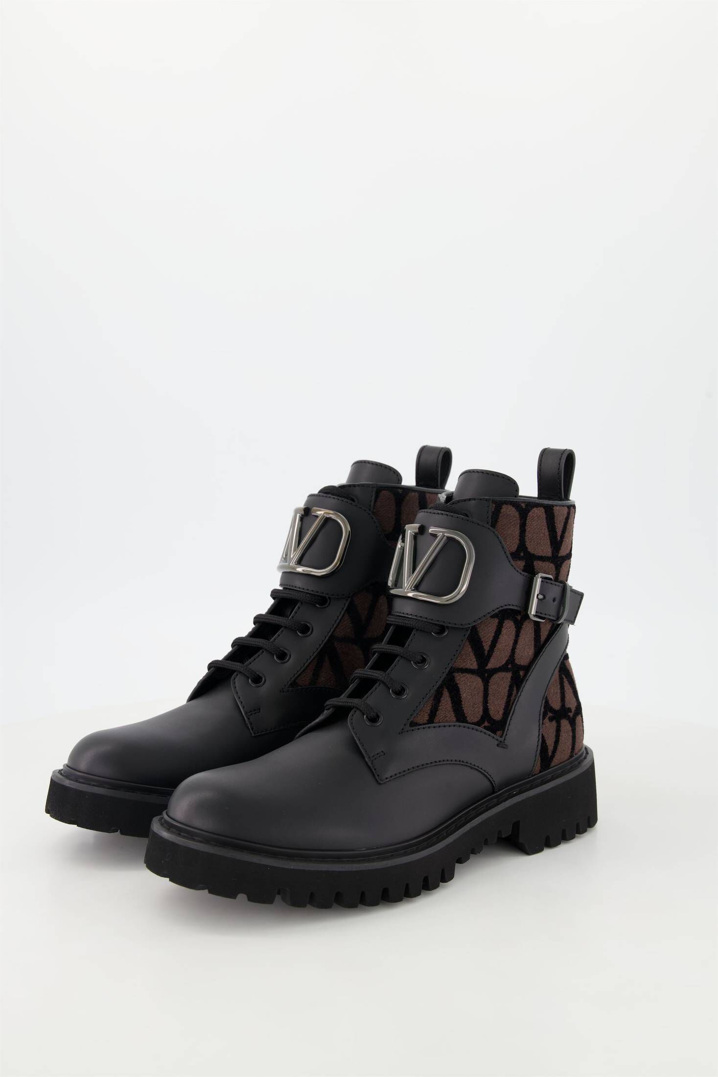 Valentino Garavani| Damen Schnürboots VLOGO SIGNATURE COMBAT BOOT mit Kalbsleder