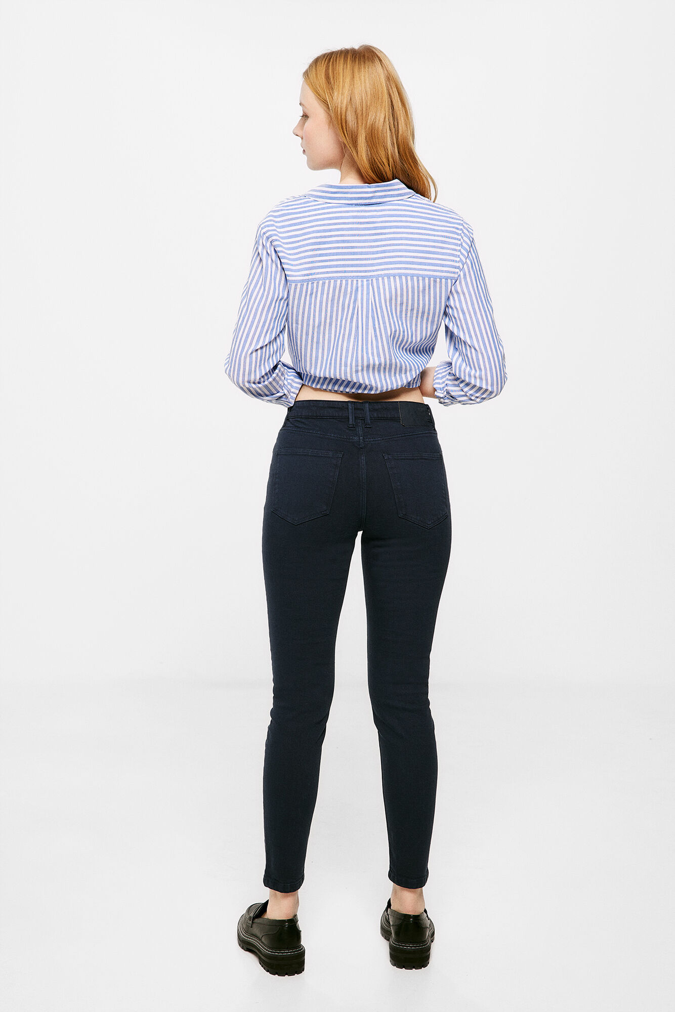 Calça jeans cropped slim colorida