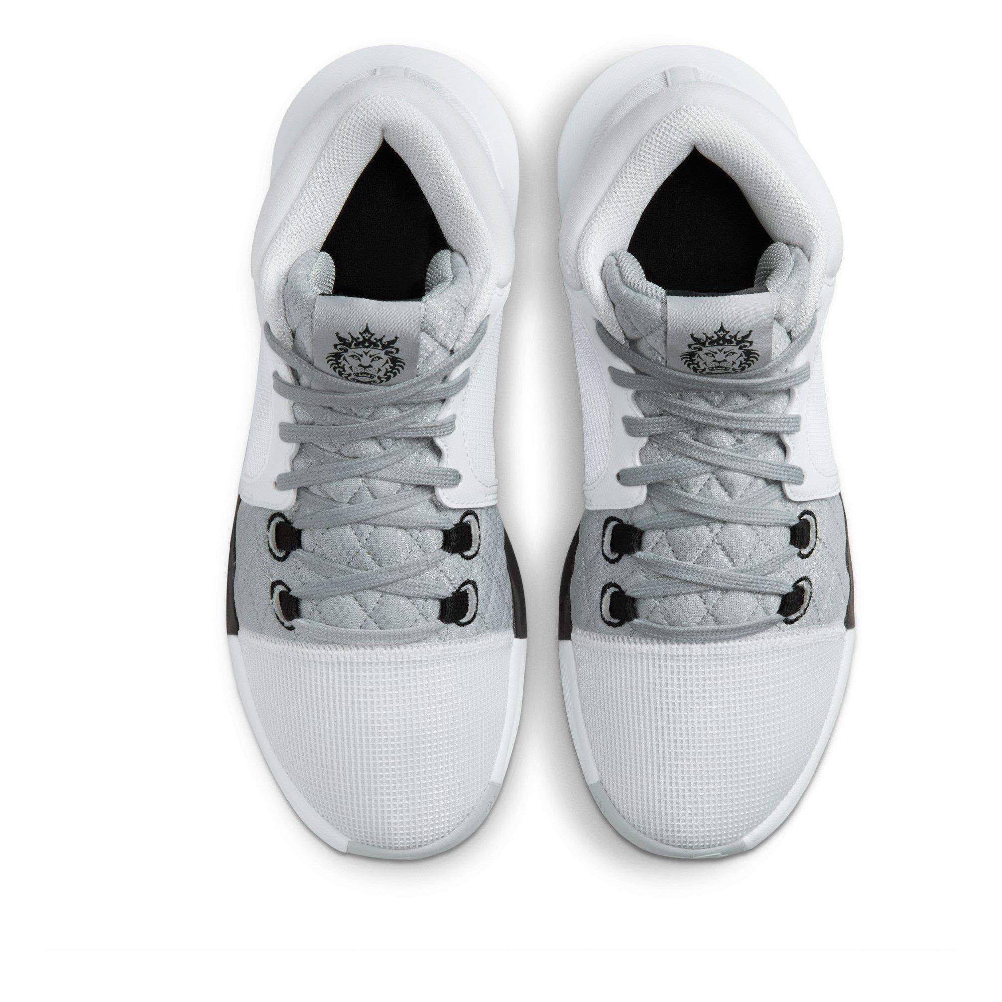 Nike Lebron Witness VIII Basketball Trainers Juniors