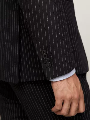 Terno de duas peças slim fit com risca de giz e estampa de bolinhas