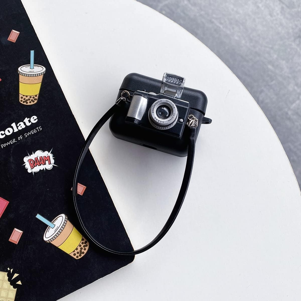 AirPods (3. Generation) Gummi Case Schutzhülle mit Handschlaufe - Retro Kamera