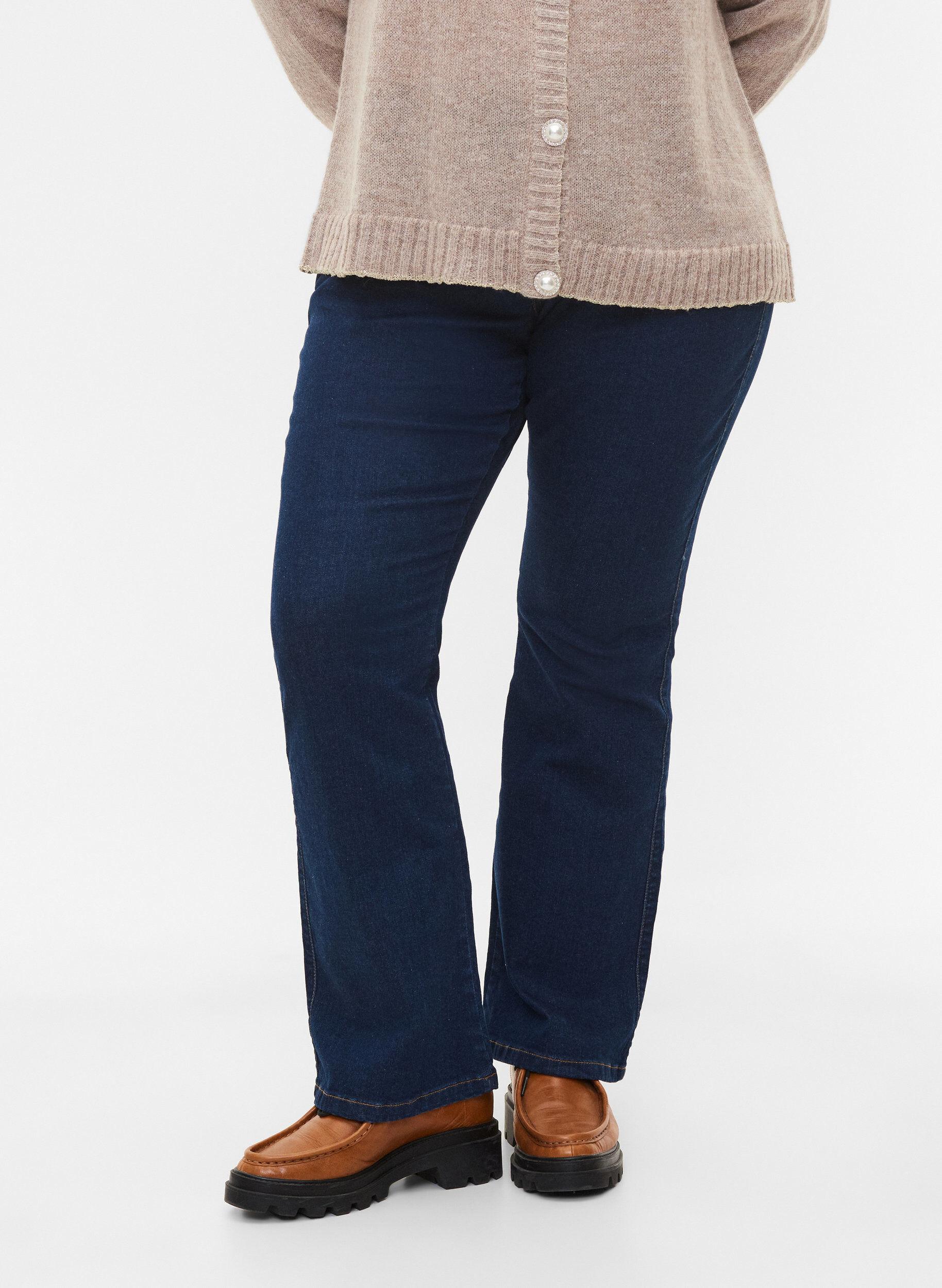 Ellen bootcut jeans med høj talje