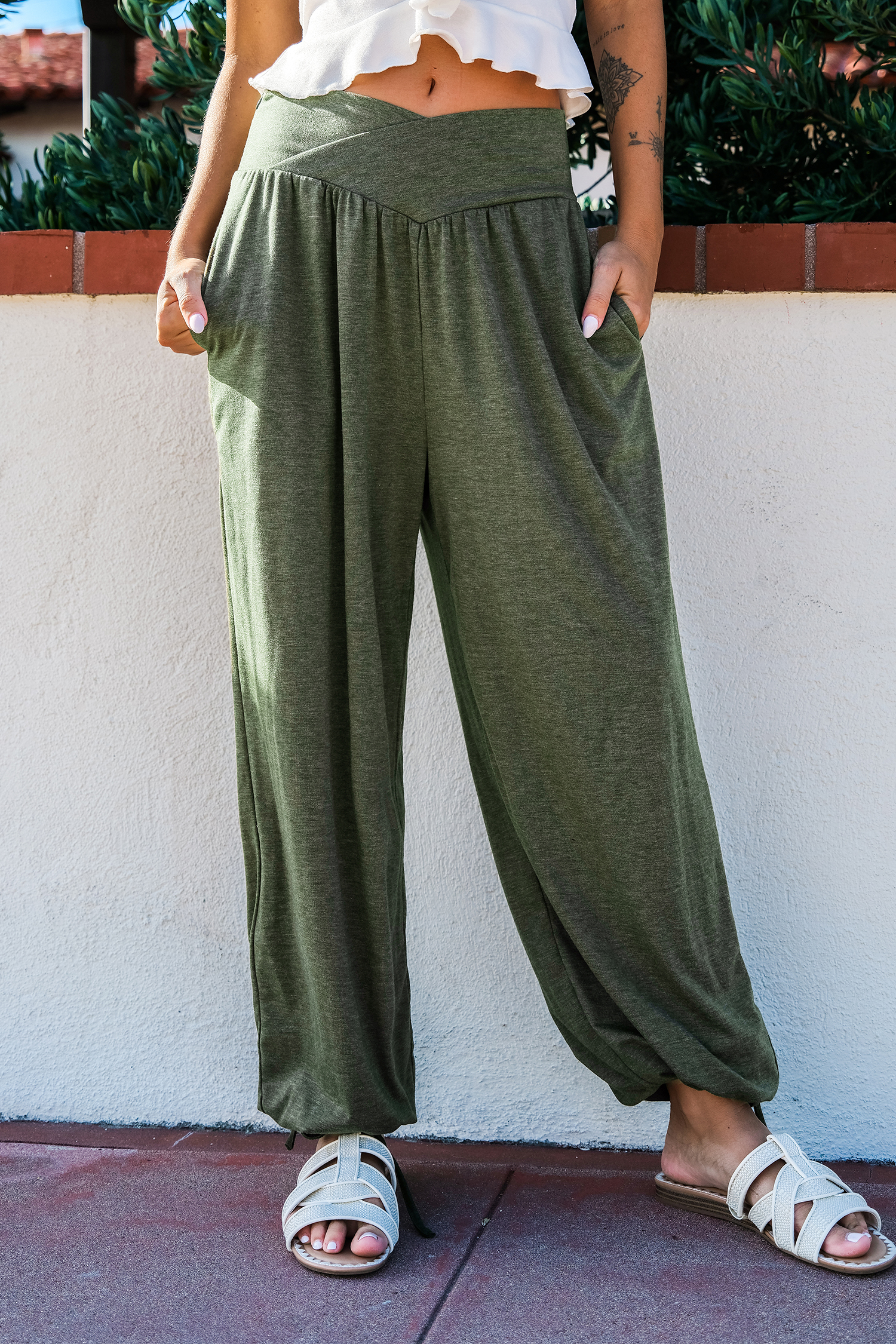 Pantalon avec taille surplis à jambe droite olive