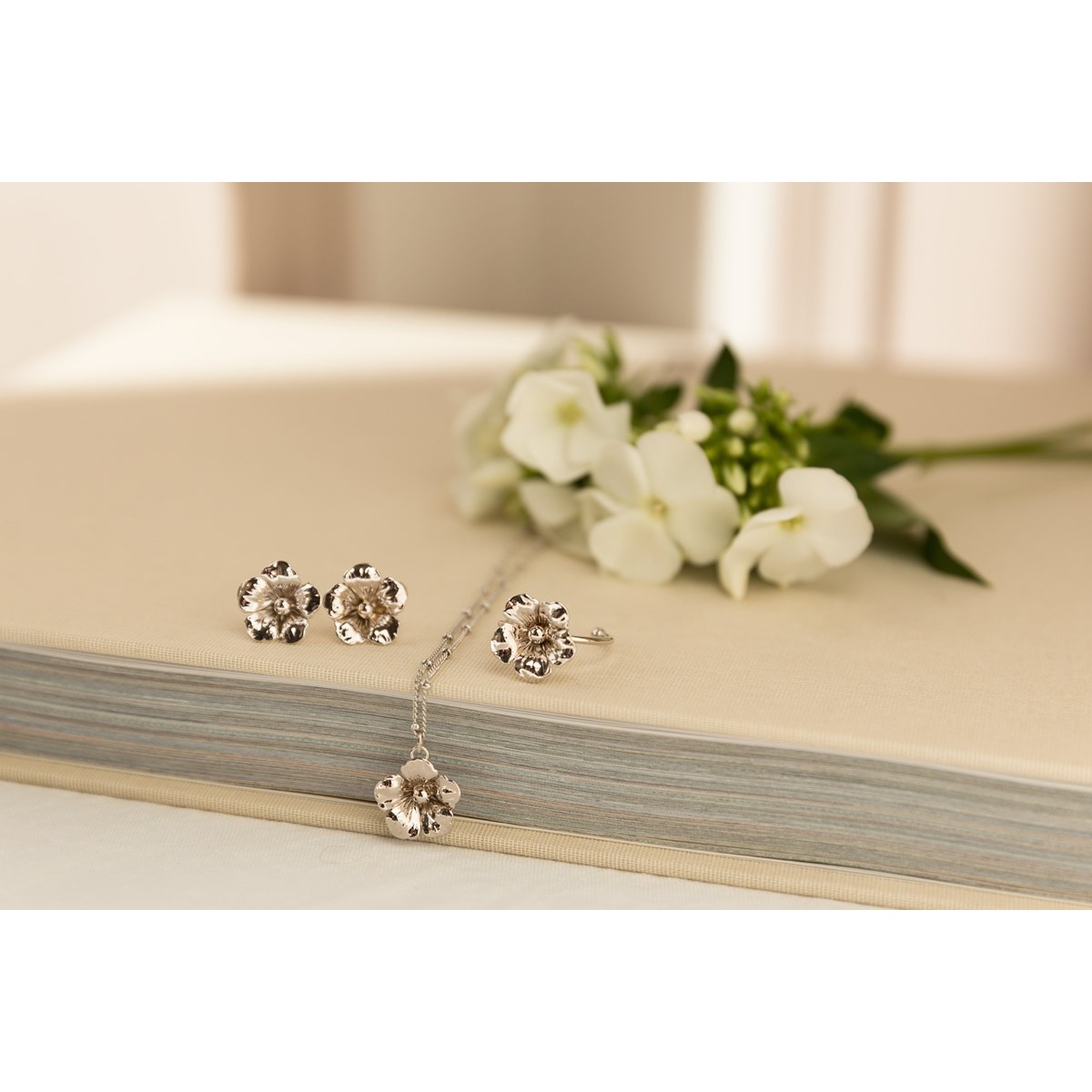 boucles d'oreilles puces fleurs plaqué argent - GAÏA