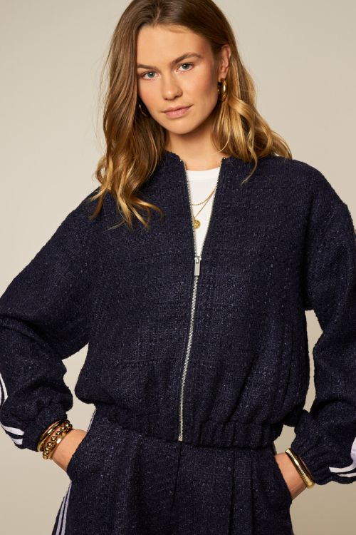 Donkerblauwe bouclé bomber met tapes
