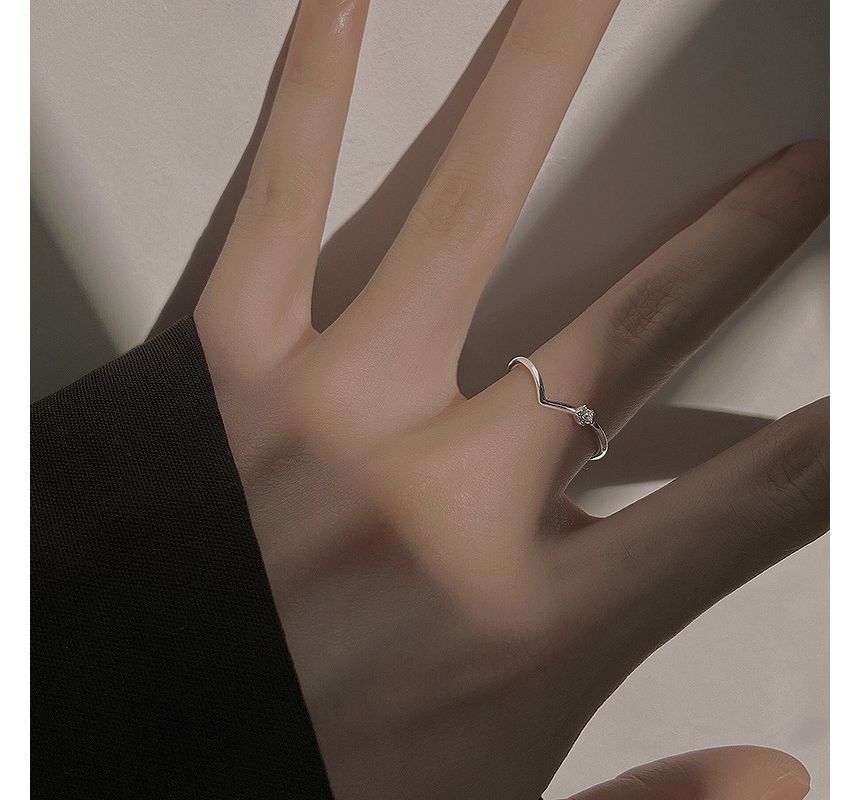 Hansha - V-vormige open ring van sterlingzilver met strass