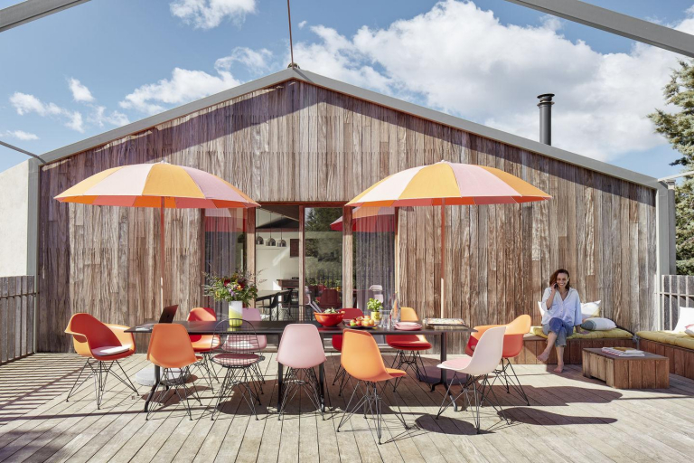 Vitra Eames DAR stoel zwart gepoedercoat onderstel, Mustard