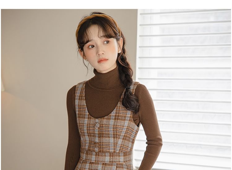 sansweet - Lange mouwen, mockneck, effen top / geruite midi-jurk
