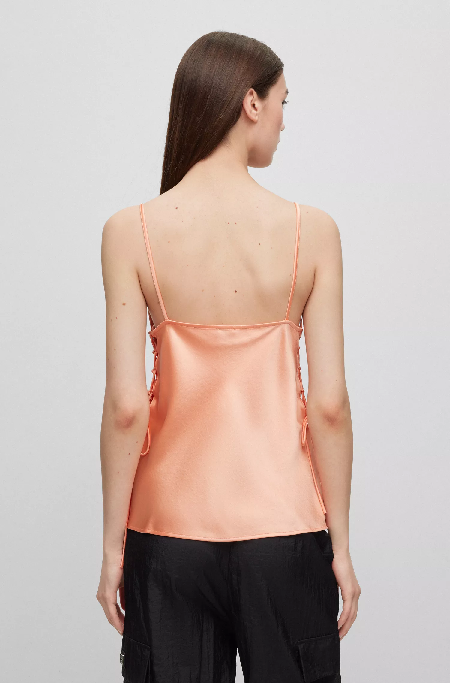 Camisola HUGO vermelha de alças finas em cetim com amarração lateral.