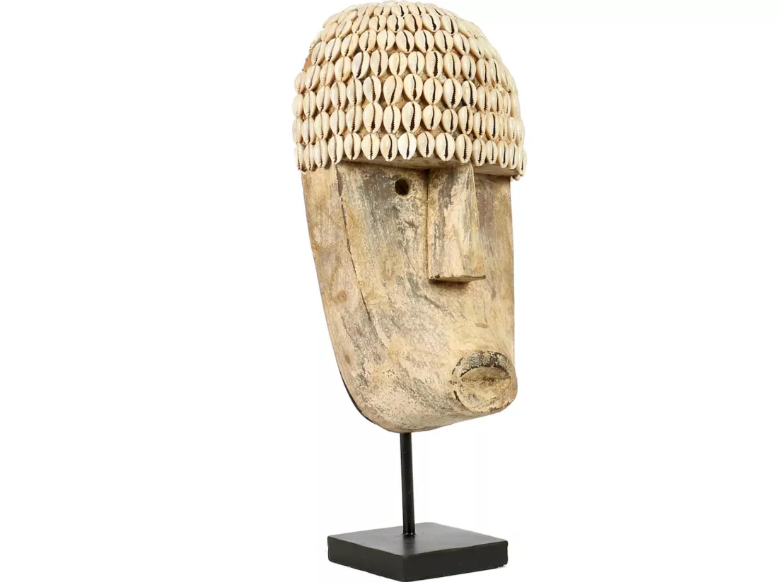 Masque cauri ethnique sur pied en bois