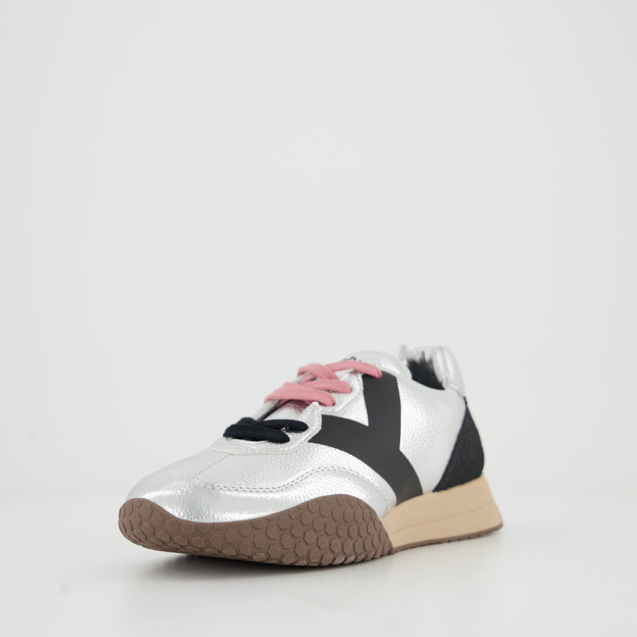 Keh-noo Sneaker
