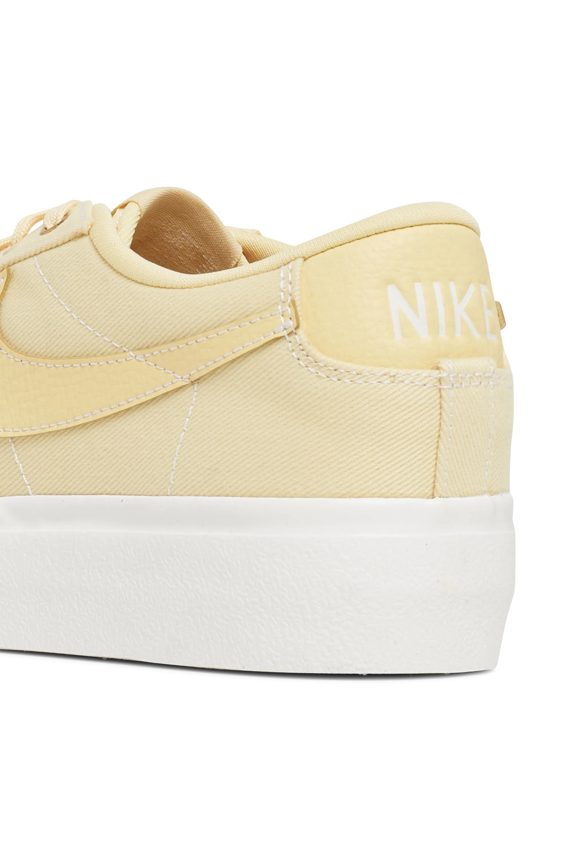 NIKE Baskets BLAZER LOW PLATFORM CNVS Beige