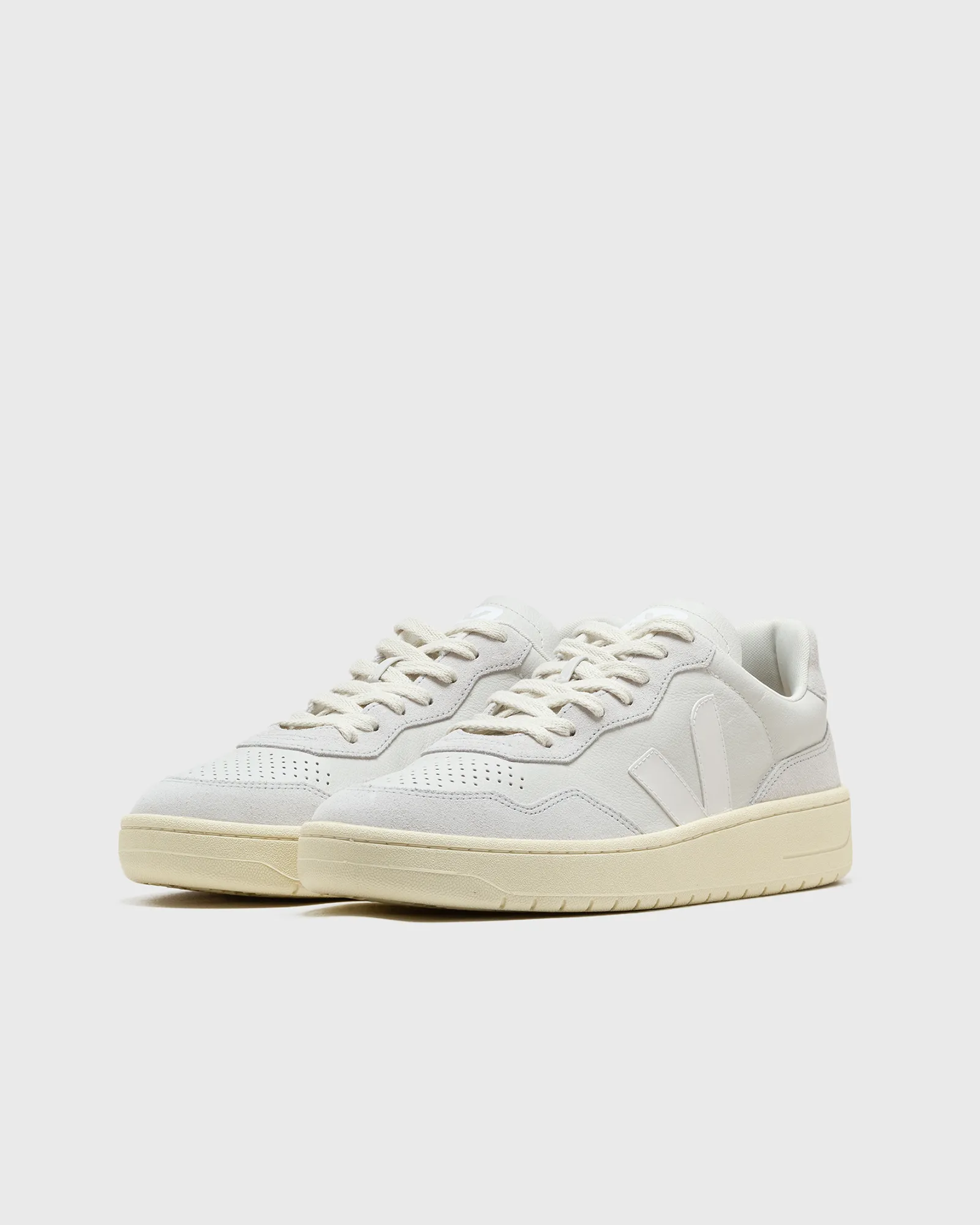 Veja V-90 O.T. LEATHER