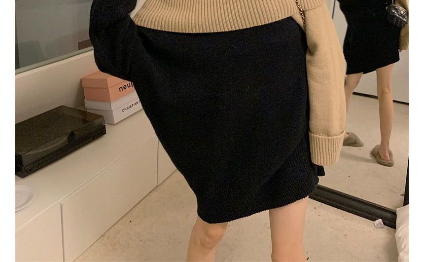 Gilmort - Lange mouw off-shoulder tweekleurige sweaterjurk