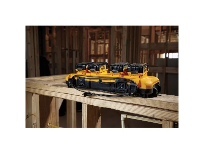 DeWALT DCB104-QW - Batterioplader - 4 x batterier lader op - 8 A - 4 output-stikforbindelser