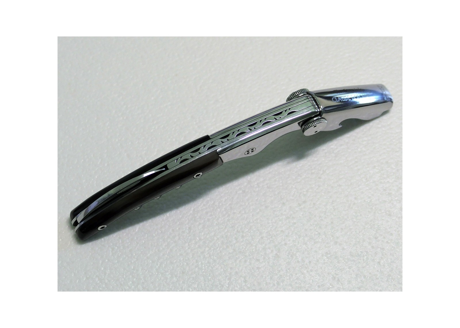 Sommelier Laguiole avec un manche en Corne Brune et mitre inox