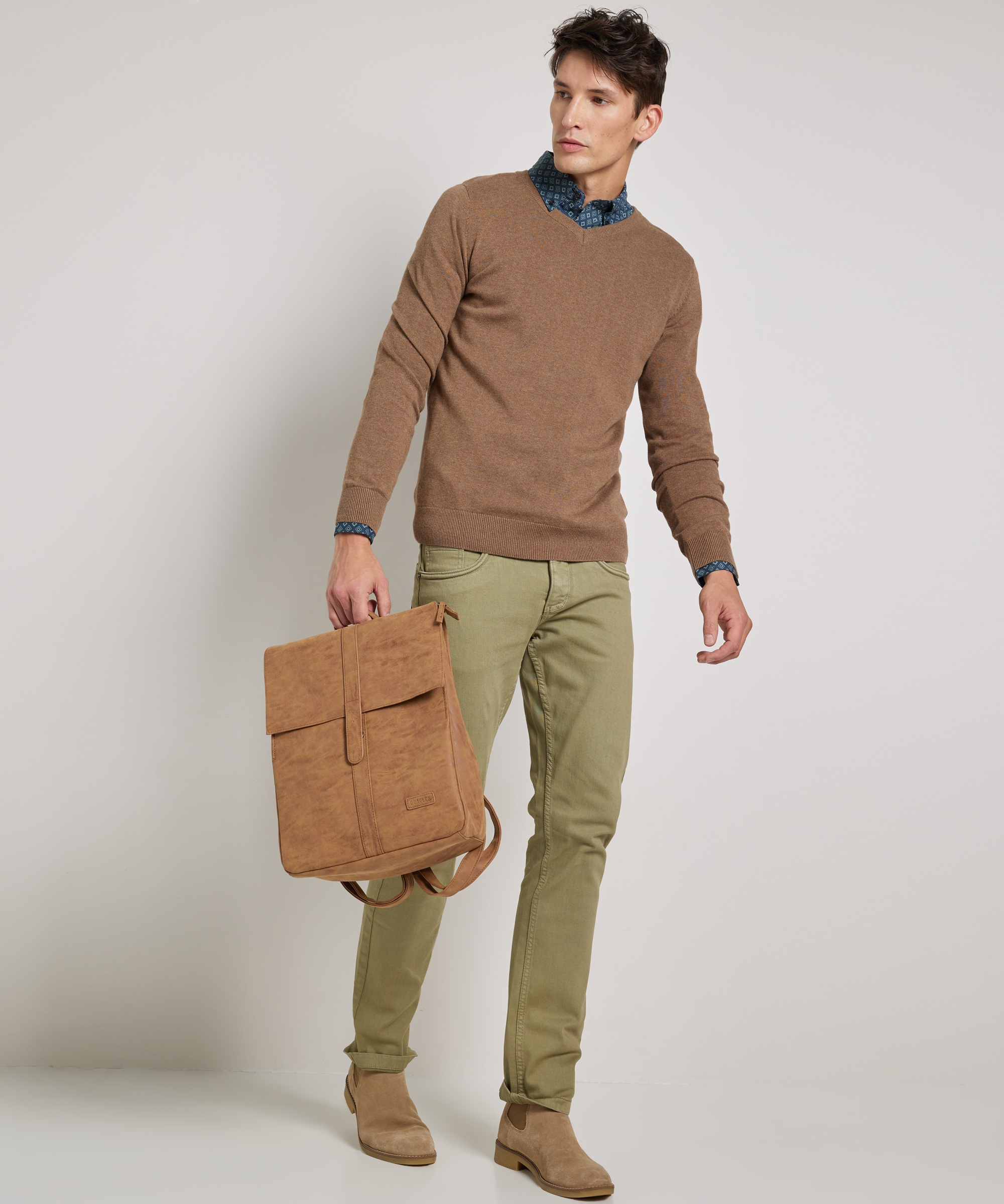 basic trui met v-hals