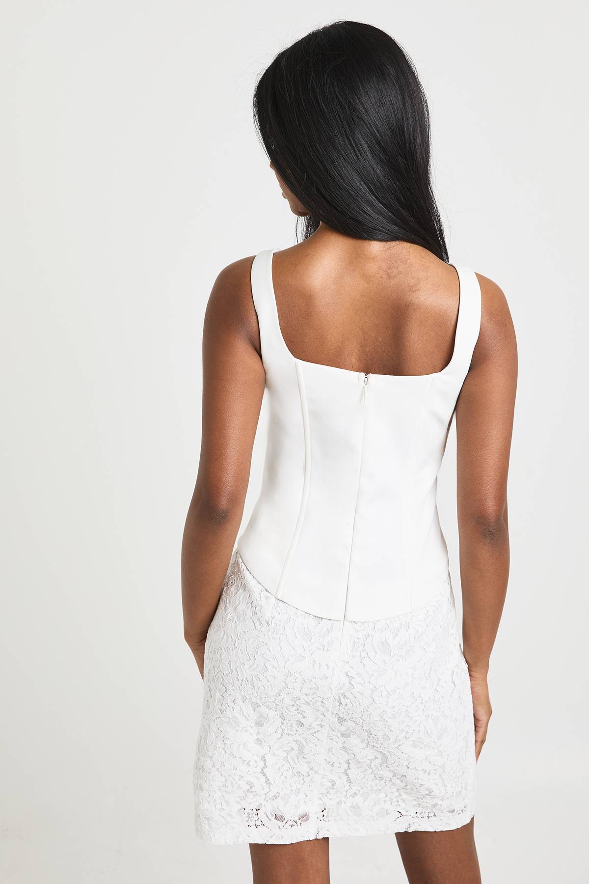 boohoo Robe Mini à Corset Lacé avec Bretelles