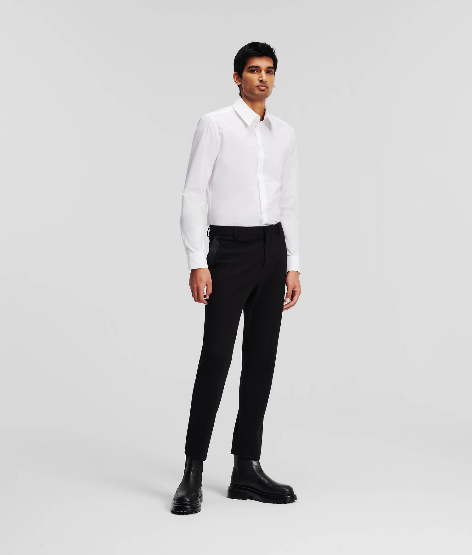 PANTALON EN PUNTO À LA COUPE CLASSIQUE