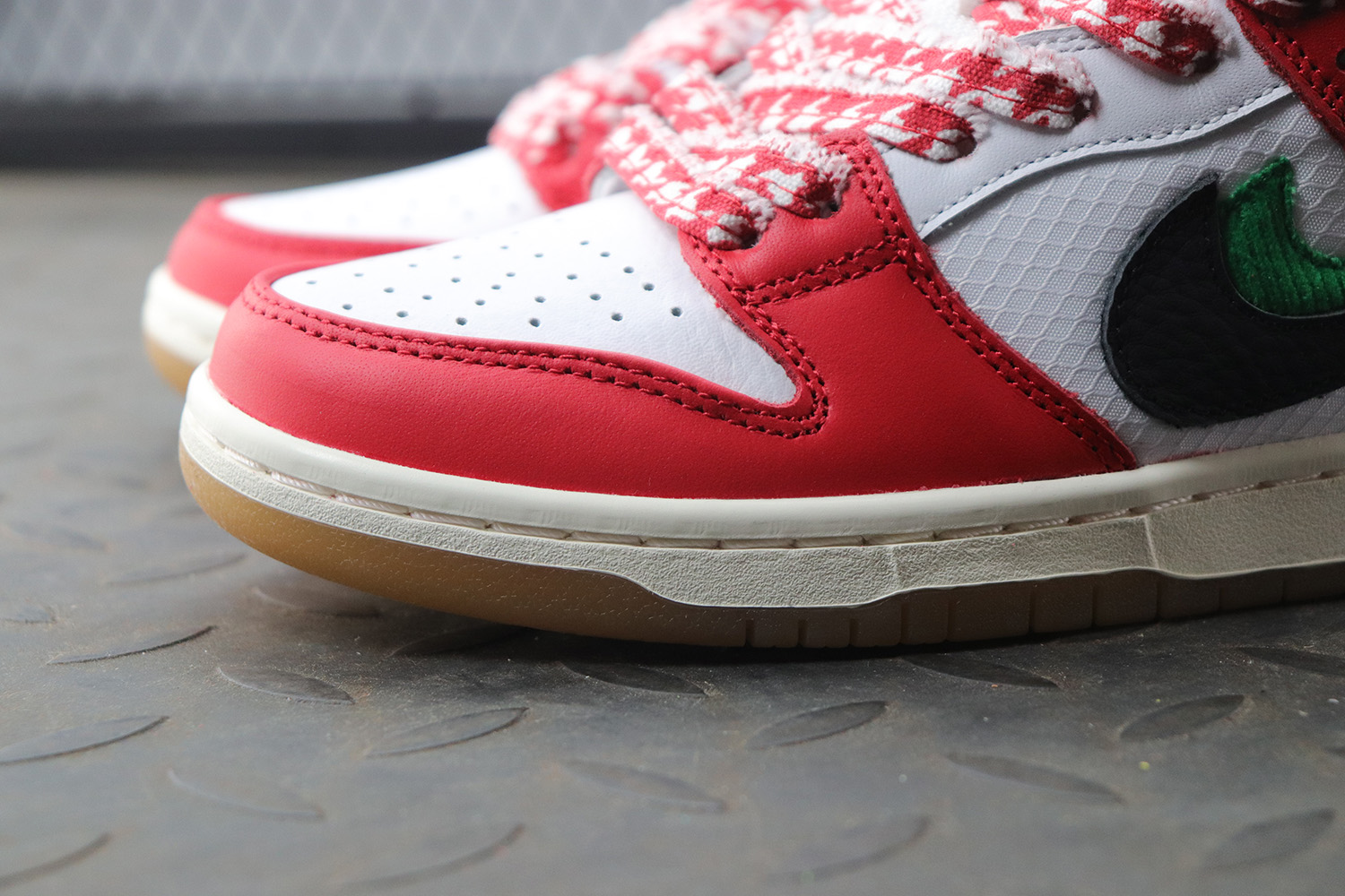 Nike SB Dunk Low Habibi