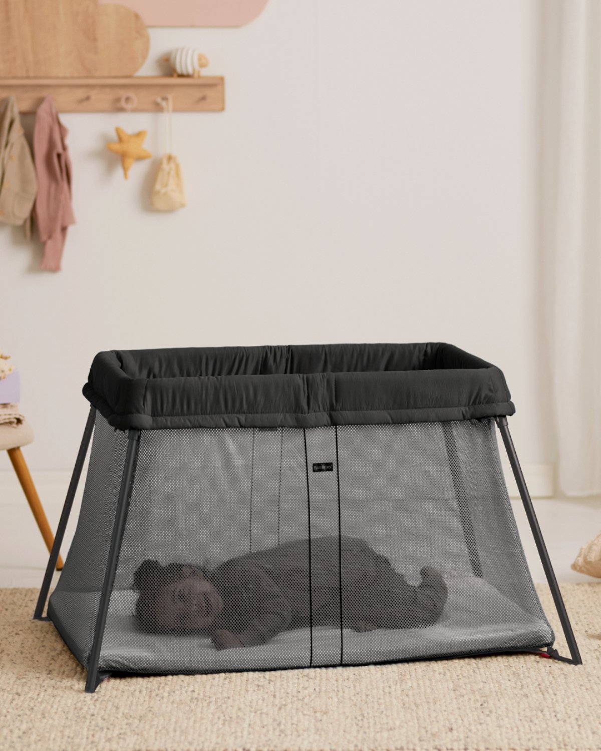 BabyBjörn Reiseseng Baby 0-3år – m/ Madrass, Reisebag og Overtrekkslaken | Travel Crib Light