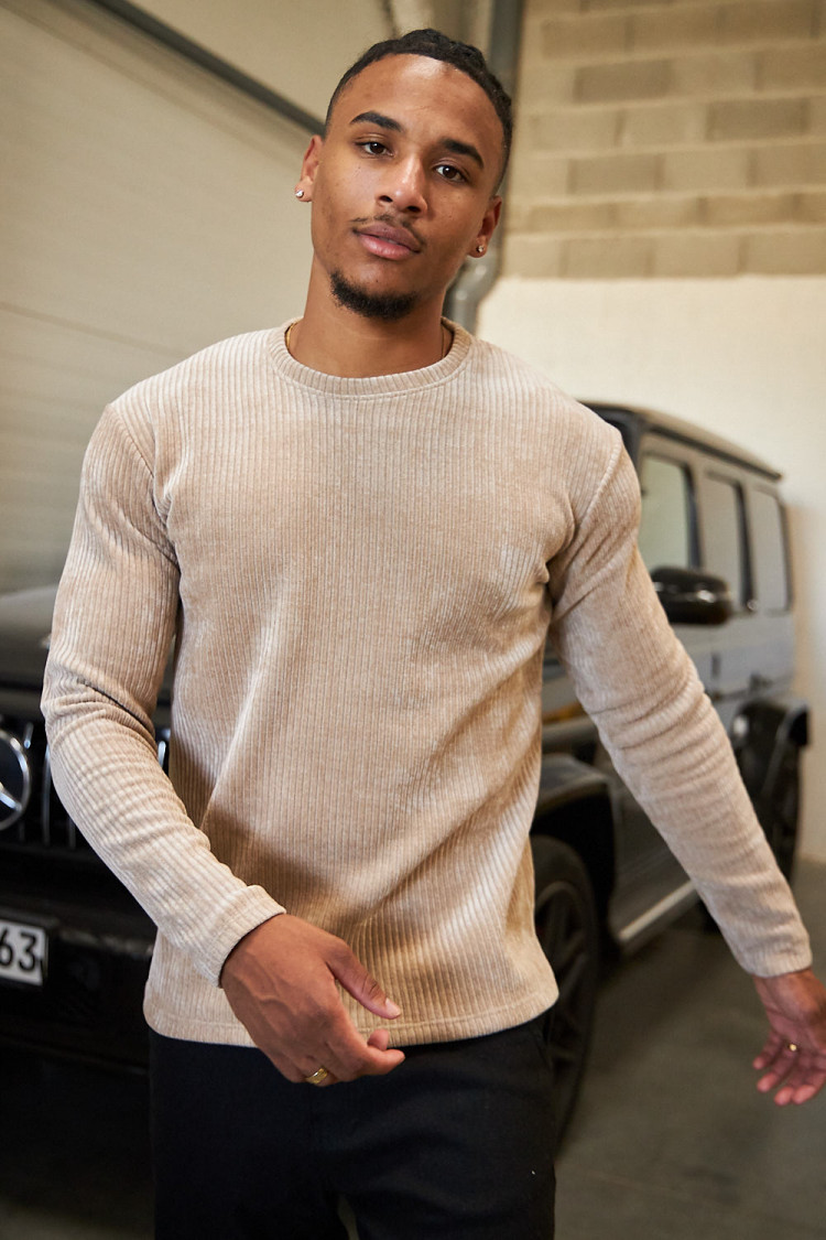 Pull beige col rond en velours côtelé