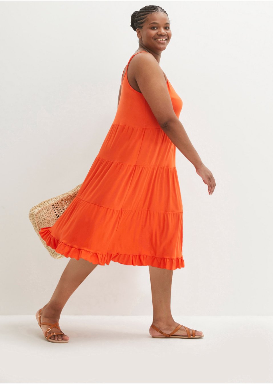 Robe midi à volants et bretelles spaghetti