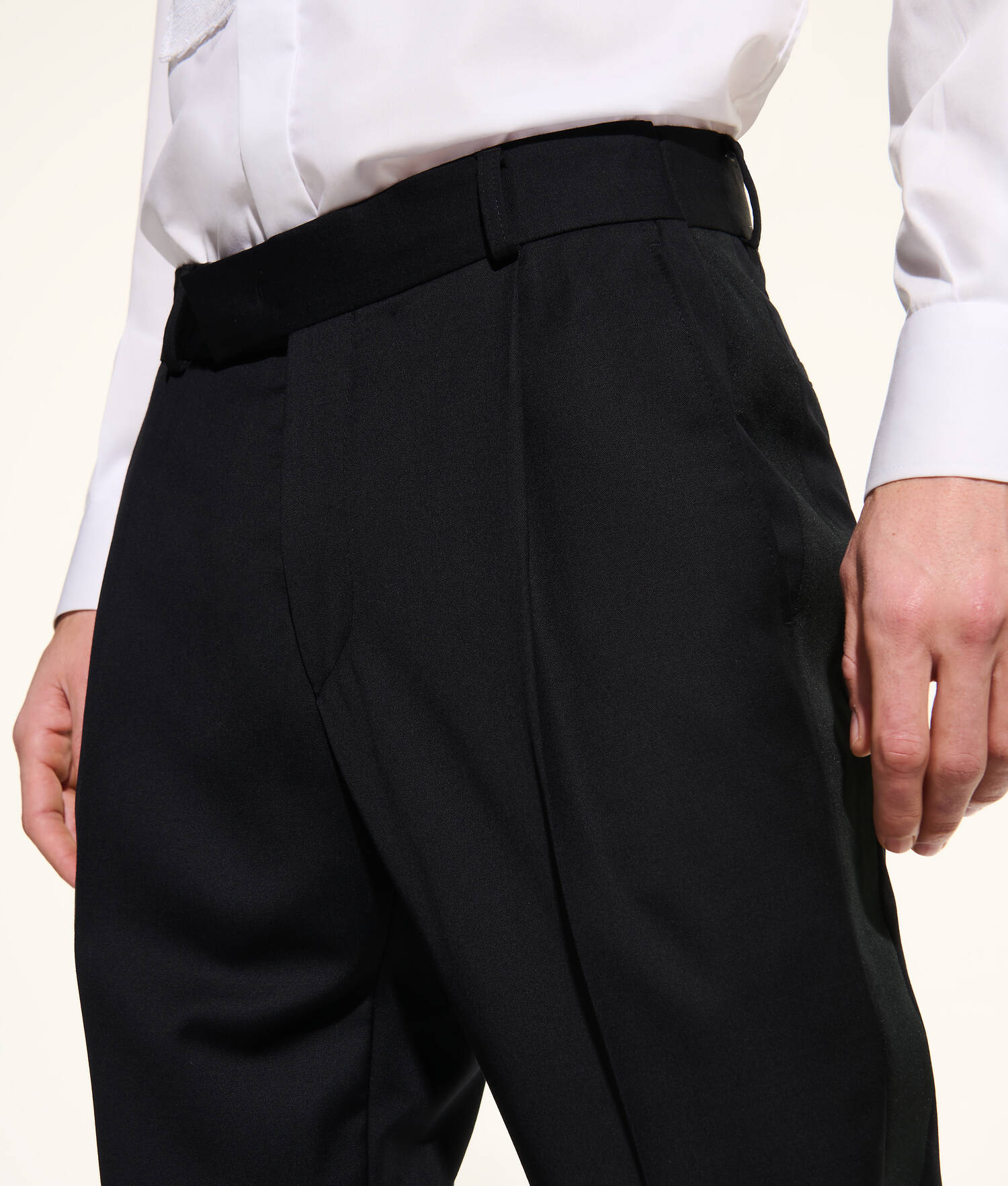 PANTALON AUX DÉTAILS SATIN KL STUDIO - Noir
