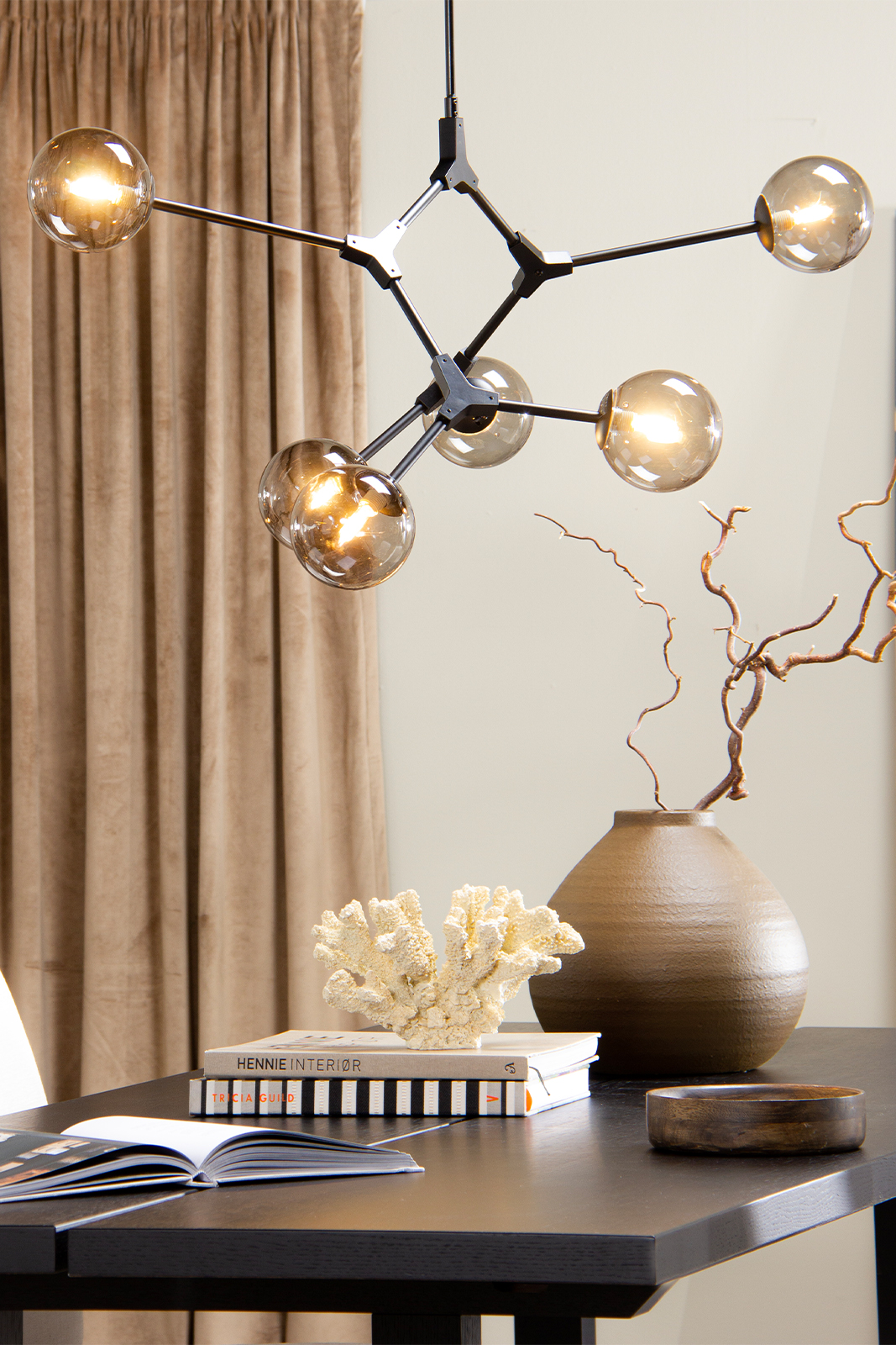 Branch taklampe Med sort sotet glass.