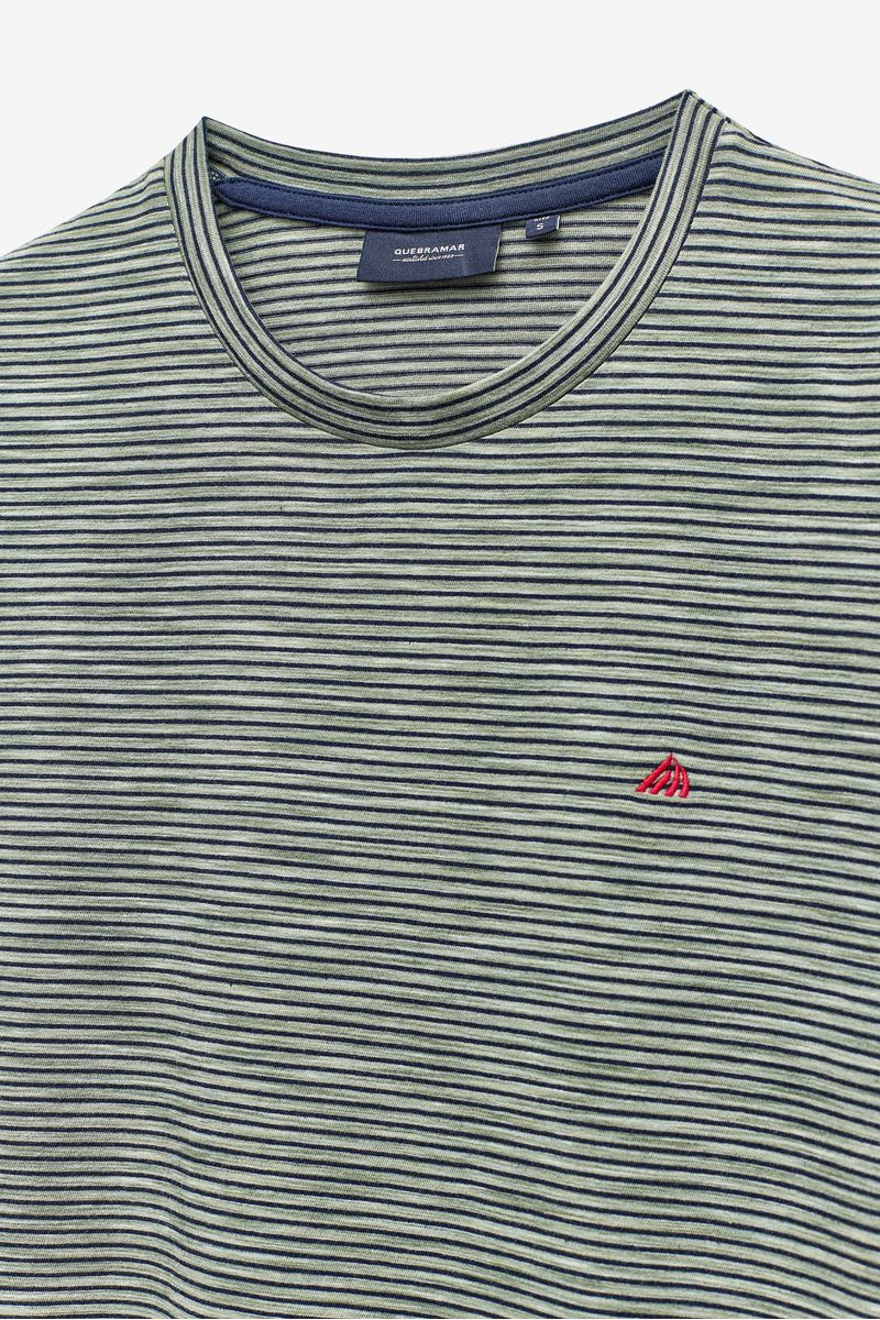 T-SHIRT ÀS RISCAS COM LOGO EM CONTRASTE