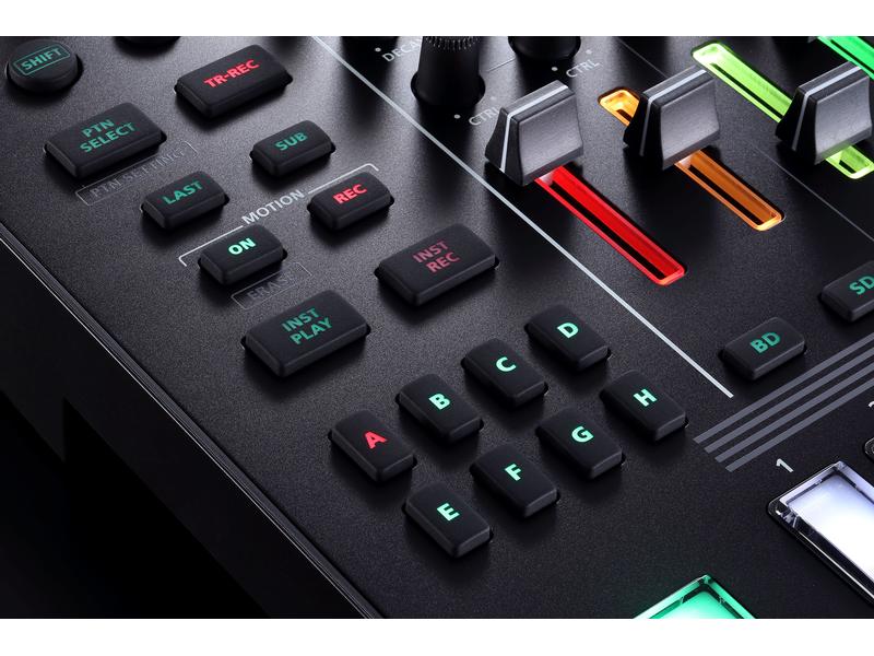 Roland Drum Machine TR-8S Rhythm Composer mit Sampling Funktion