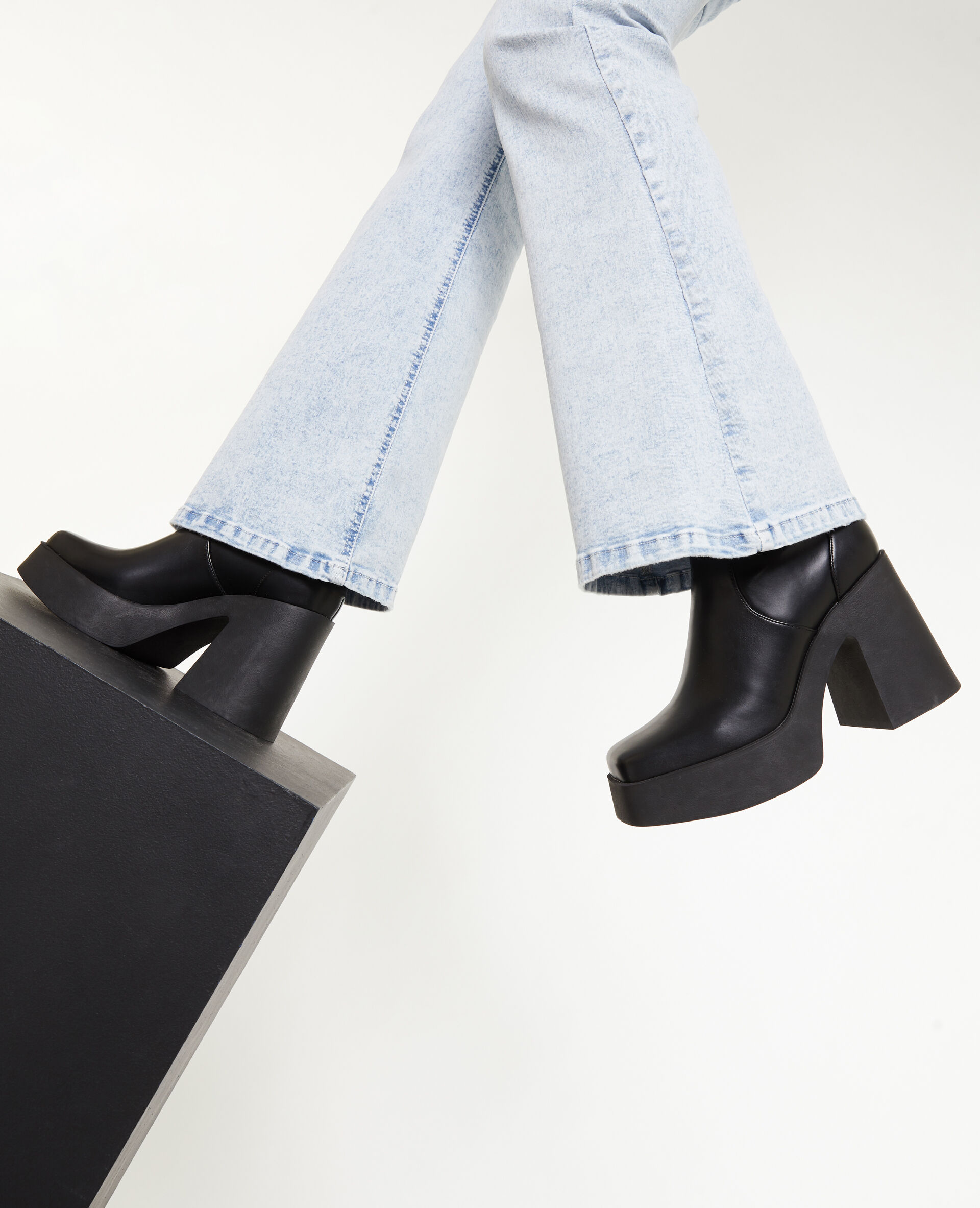 Boots plateforme à talon bouts carrés - Noir