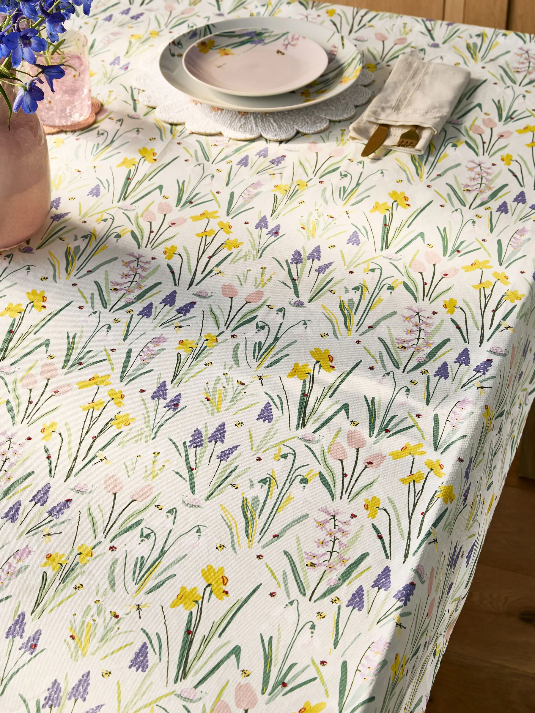 Afneembaar tafelkleed met lila bloemenprint