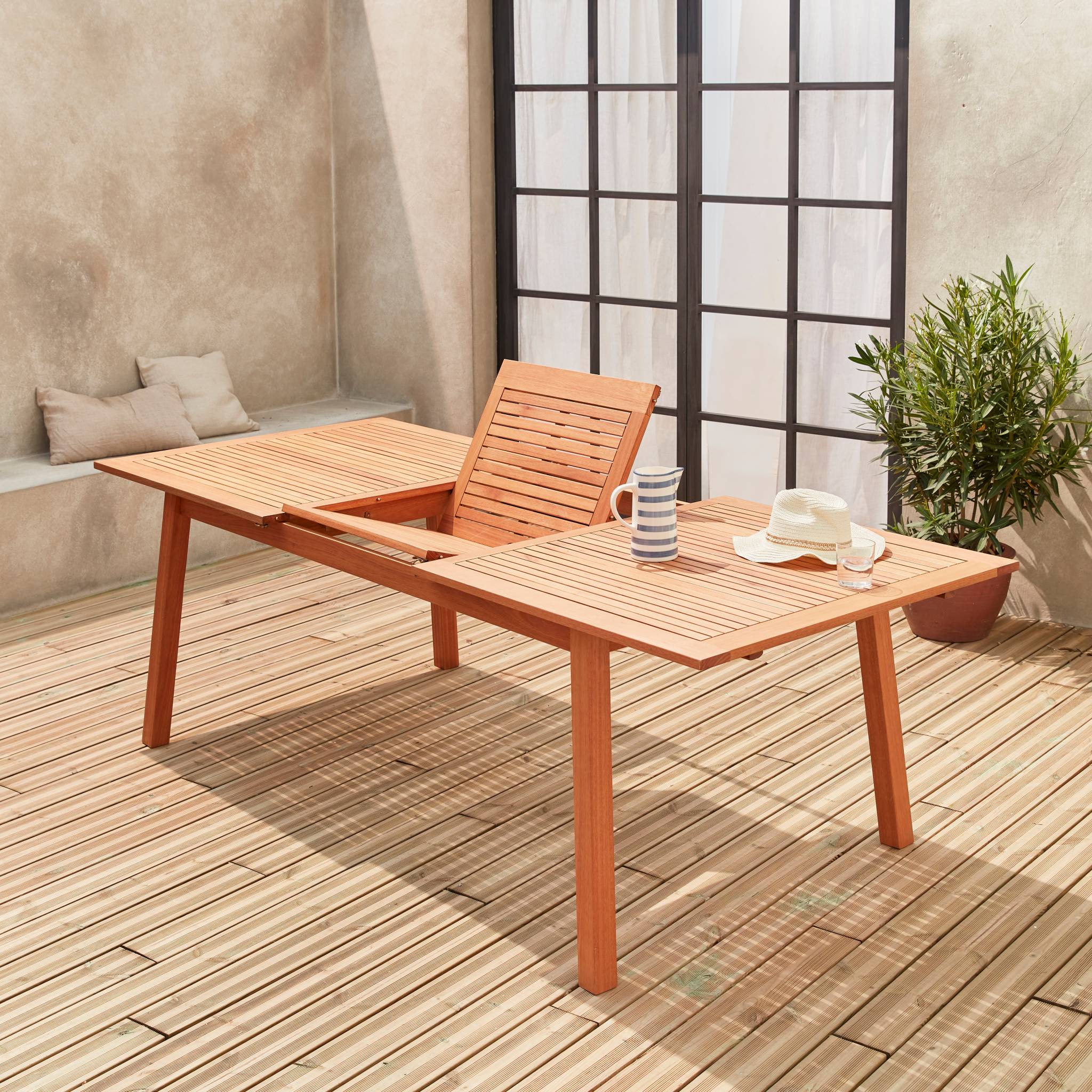 sweeek - Uitschuifbare houten tuintafel 180-240cm