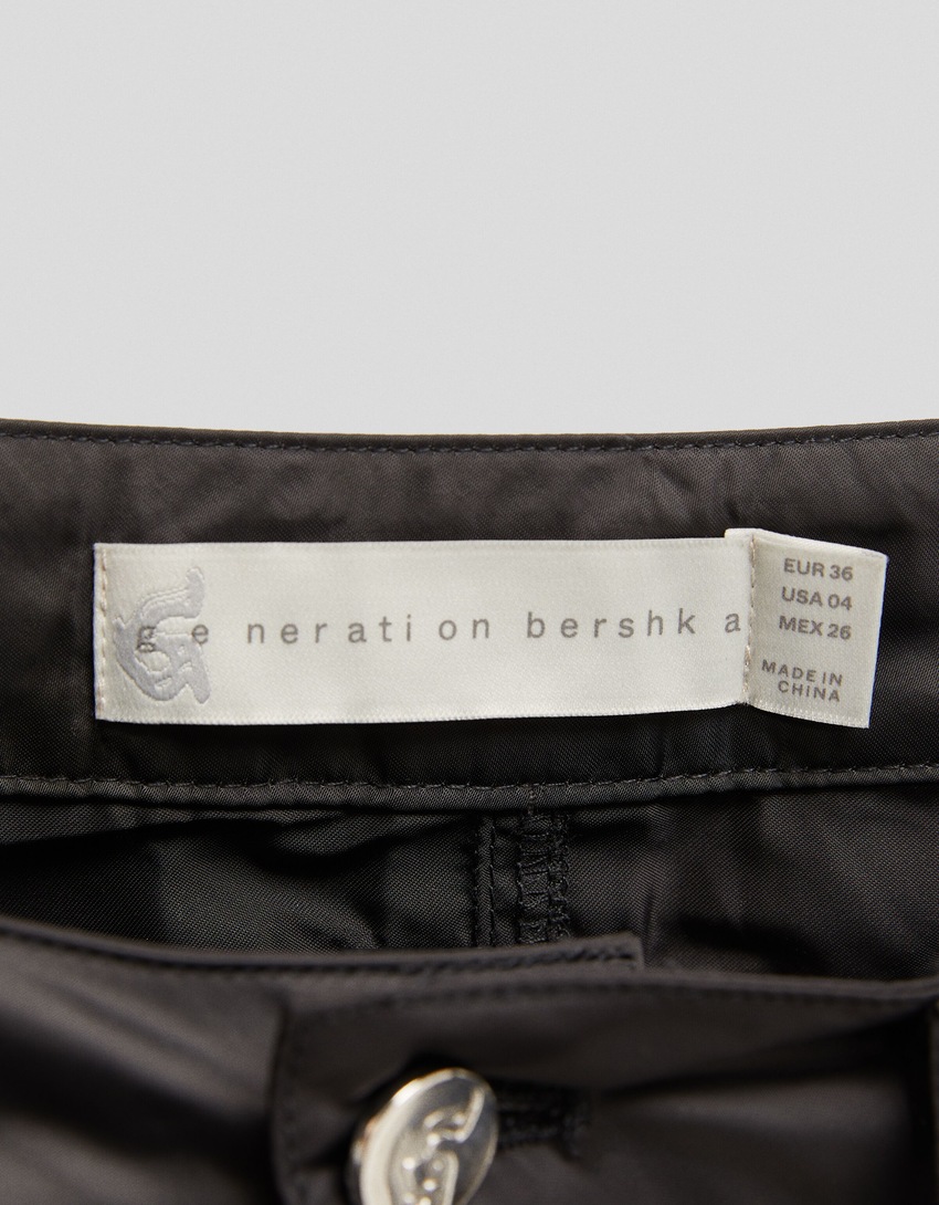 Calça cargo multibolsos Generation Bershka