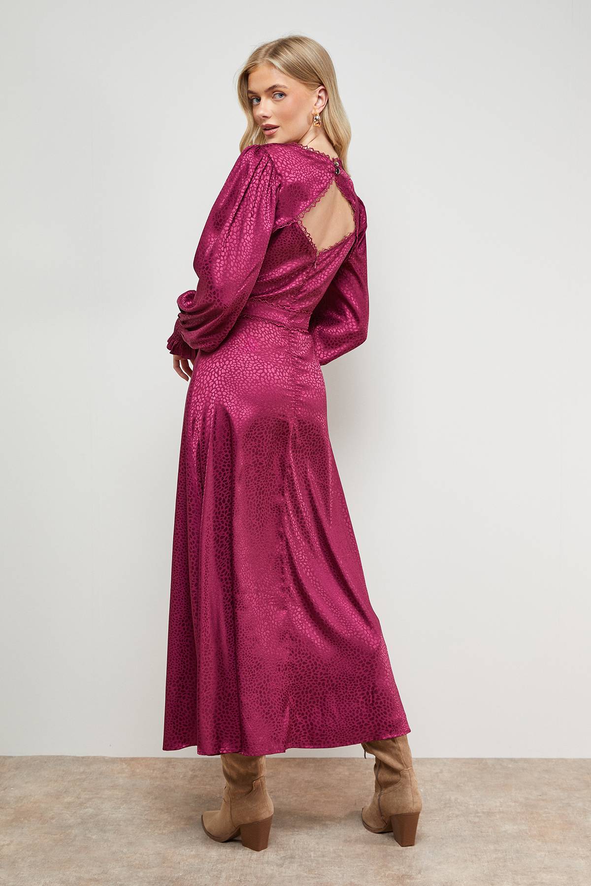 Oasis Robe Mi-Longue en Satin Jacquard