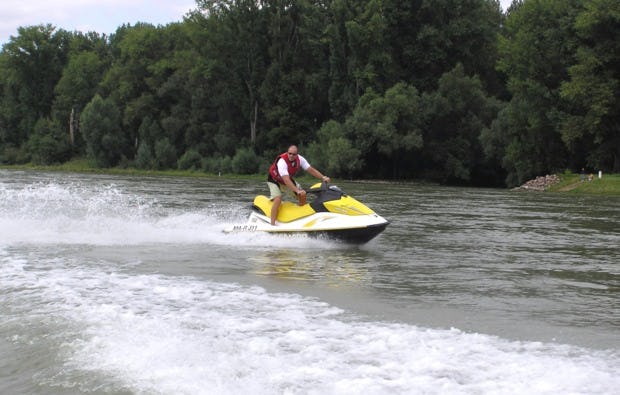 Jetski fahren in Speyer als besondere Geschenkidee