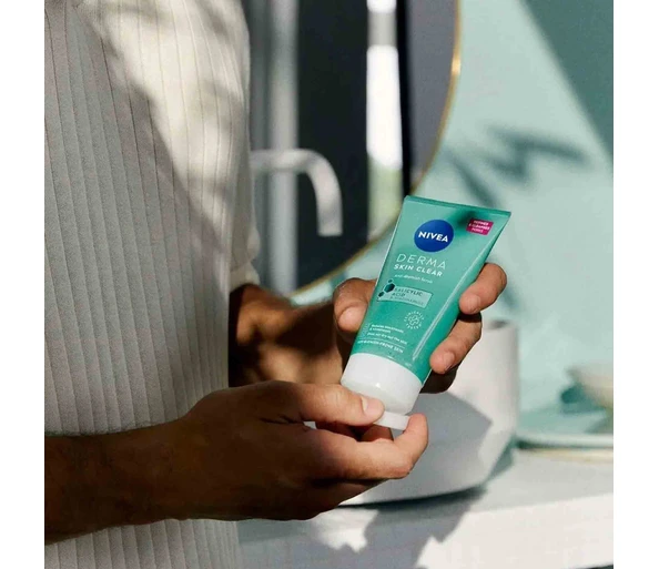 Nivea Derma Skin Clear Anti-Unreinheiten Peeling